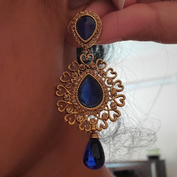Earrings with blue stone - Picture 3 of 4